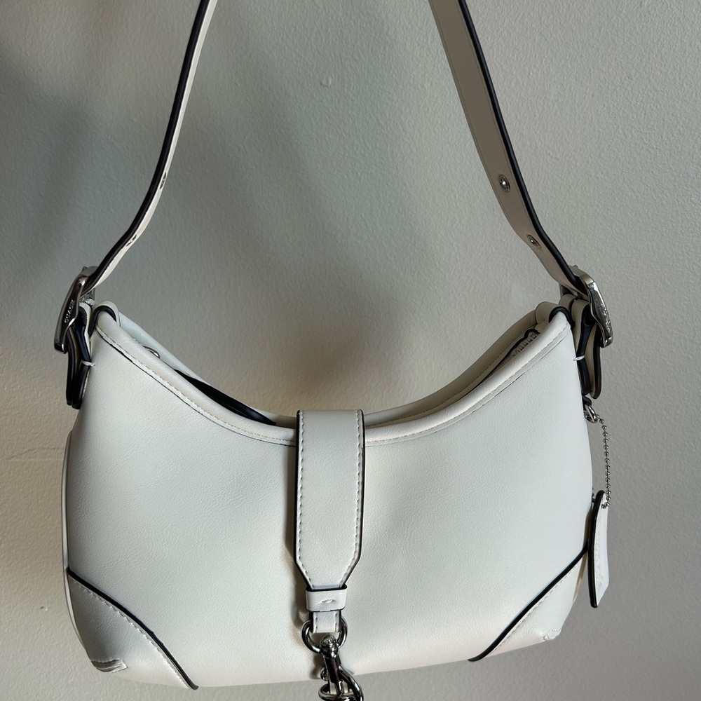 Coach Hamptons Hobo Chalk White Pebbled Leather Shoulder Bag Excellent‎